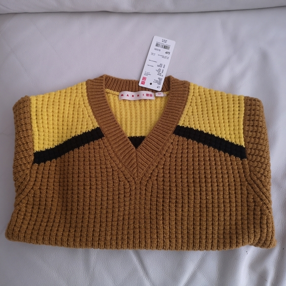 🌟HOST PICK NWT🌟 MARNI X UNIQLO POPCORN SWEATER - Picture 4 of 4